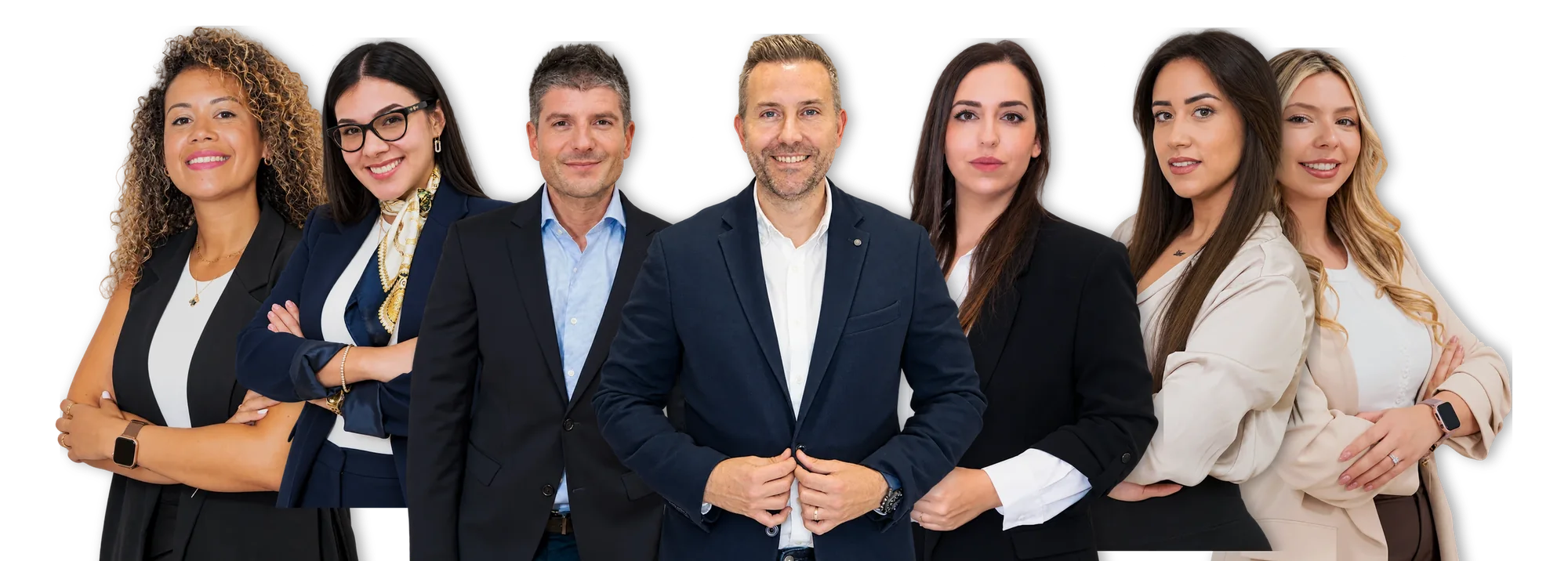 Josep Arribas, Joan Font y Marta Vallés, de dirección, con el equipo de seguros de Asesoría Arribas en Badalona